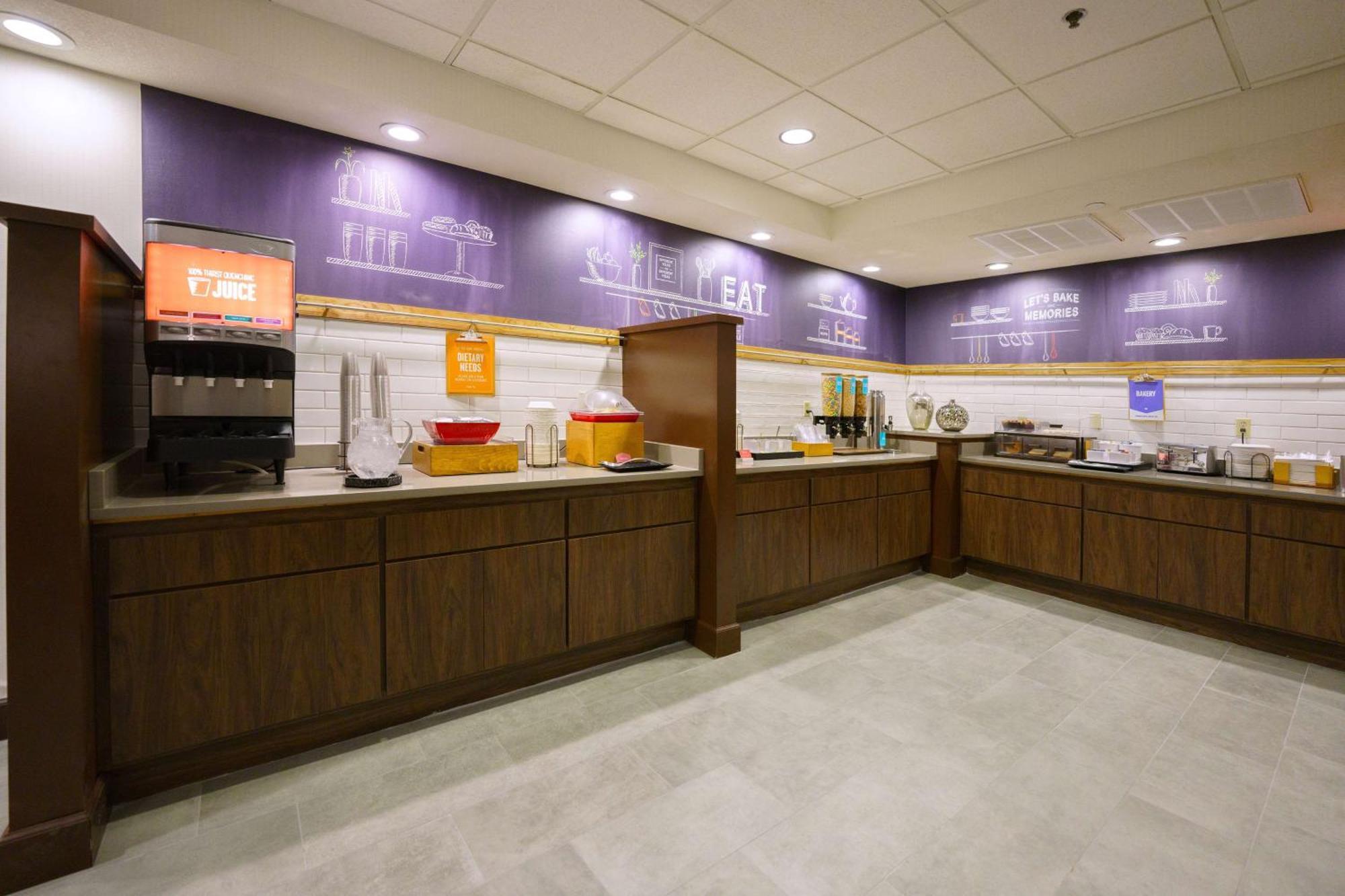 Hampton Inn Hays-North Of I-70 Exterior photo